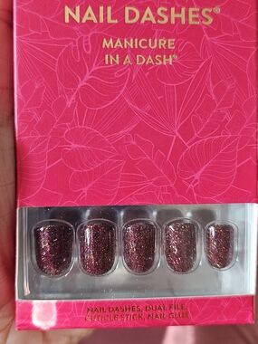 NAIL DASHES Sparkling Wine Red Press-On Nails